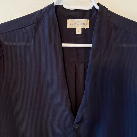 Cloth & Stone - Flowy black shirt - Picture 2 of 5